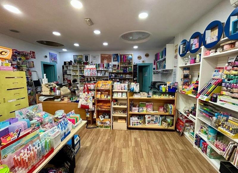 Foto b6517eeb-4efe-4500-892f-866f830e7409. Local comercial traspaso librería centro en San Miguel Armilla