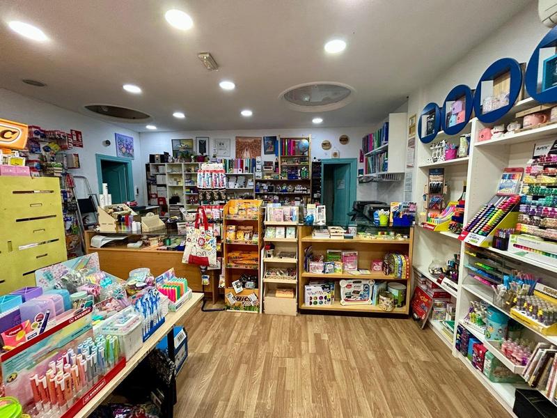 Foto d00cc385-ca7a-46cb-bbce-7551a9b72f10. Local comercial traspaso librería centro en San Miguel Armilla