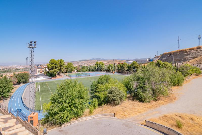 Foto e7c3f97d-cf9a-426a-8896-c70b53db6afe. Àtic amb calefacció aparcament a Cájar