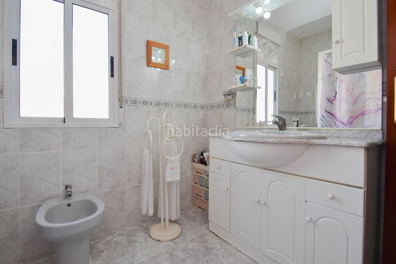 Foto f86f636c-e08a-4907-b173-12dba4c4cd33. Casa adossada amb aparcament a Peligros