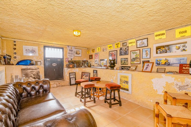 Foto 44aeec50-cb10-4c6b-845c-030722f6b7c5. Xalet amb aparcament piscina a Gójar