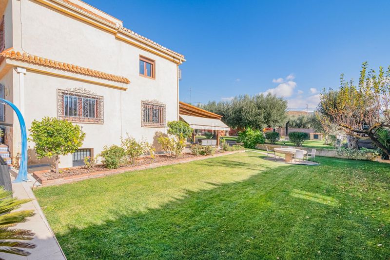 Foto d2945d23-83d4-44dd-9960-1574dfca88ee. Xalet amb aparcament piscina a Gójar