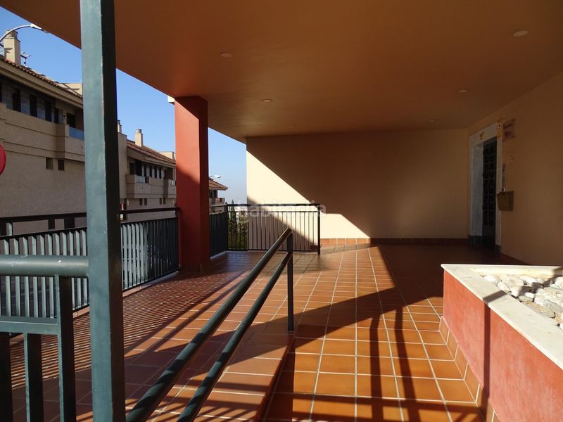 Foto 8f5b7fc3-57b1-4455-b7d0-0aedfbe702b9. Pis amb aparcament a Camino de los Neveros - Serrallo Granada