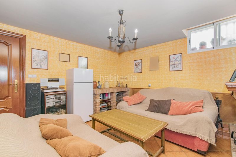 Foto f924ee30-fb57-4c85-a3dd-38905ac5c958. Xalet amb aparcament piscina a Maracena