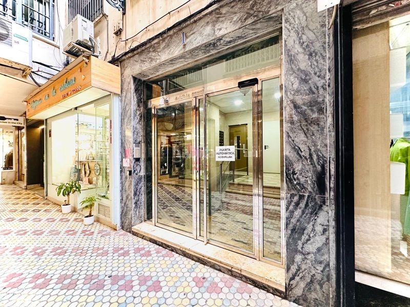 Foto 8b8a0381-c445-4c5b-a591-7974e85a1bde. Pis amb aparcament a Centro - Sagrario Granada