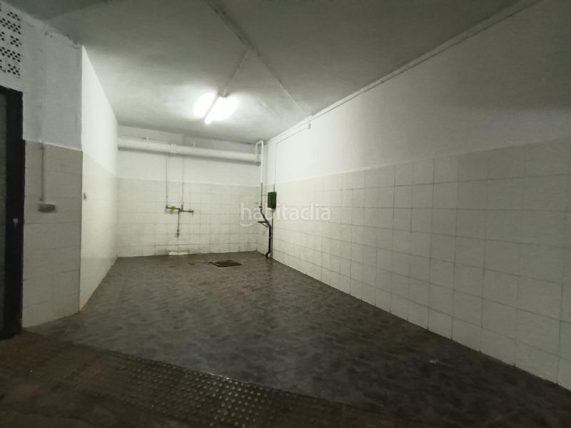 Foto c7a0f871-0b6f-49da-a5b0-2662cdd46853. Car parking in calle albuñol 3 in Barrio de Zaidín Granada