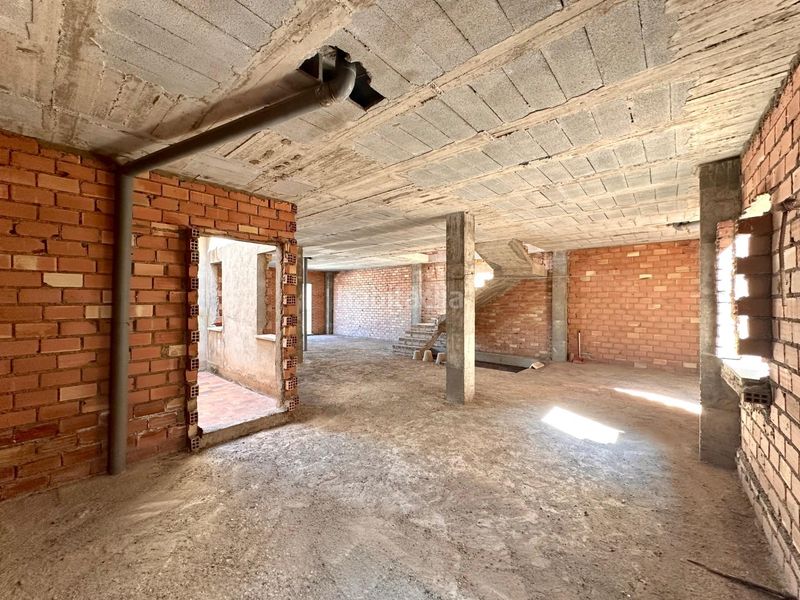 Foto b1b731ec-6b9d-47cb-9850-4e99fc53568b. Casa amb aparcament a Maracena