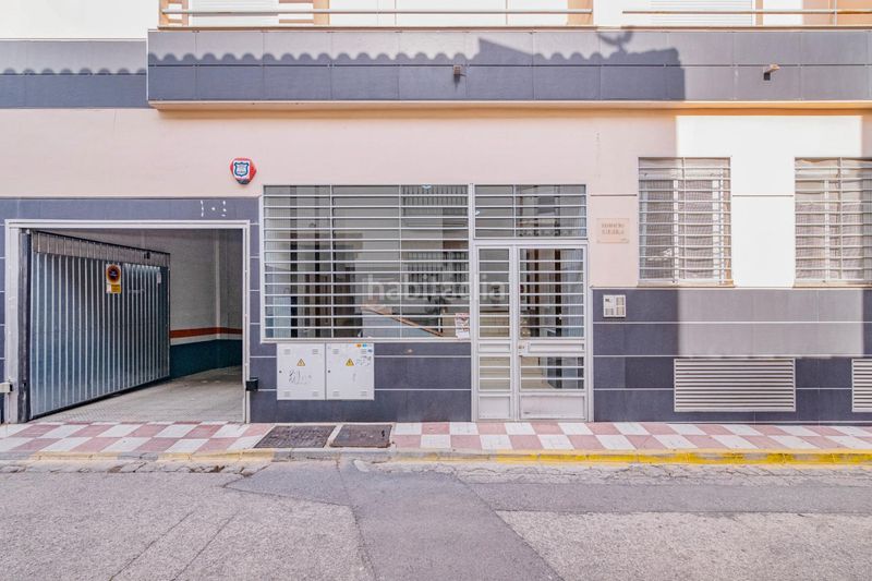 Foto b4d07c79-1e2d-44be-aa1b-b8afc13aa3fb. Pis amb aparcament piscina a Albolote