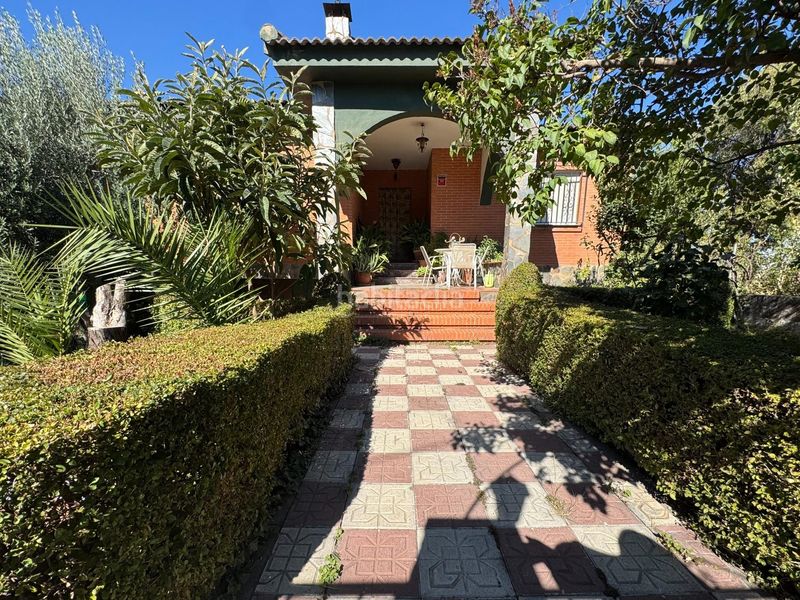 Foto ae3bad06-d178-47d0-92f6-693cb16fd0ab. Casa amb piscina a Gójar