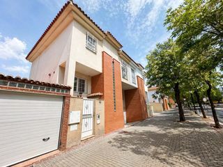 Maison jumelée  Calle manuel losada. Impresionante adosado en armilla  ideal para familias