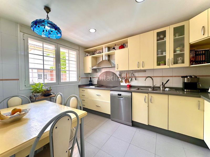 Foto dee2f40a-24be-49e2-b996-b1efb79b65a3. Casa adossada amb calefacció aparcament a San Miguel Armilla