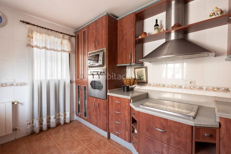 Foto 51173698-b8f5-4b57-817e-e585af3e2879. Casa aparellada amb calefacció aparcament piscina a Gójar