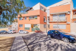 Pis  Calle pintor murillo. Venta de piso en peligros 3 dormitorios,2 baños, patio, ascensor