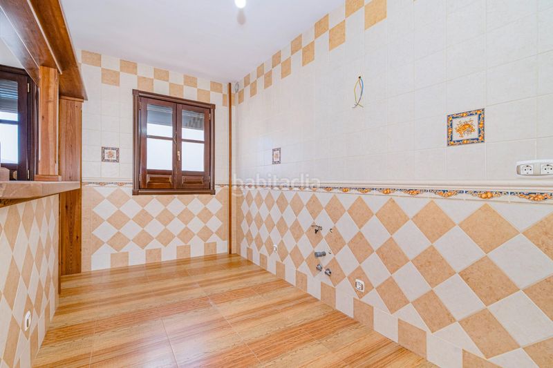Foto 57bab788-2d13-4ff6-8986-900713ea5747. Edifici a calle almenillas a Íllora