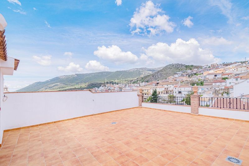 Foto b5a92cd7-f5cb-434f-8572-06d268455579. Edifici a calle almenillas a Íllora