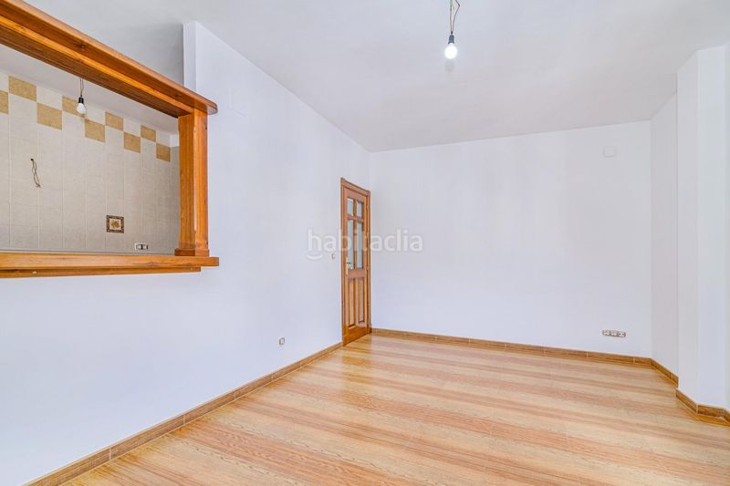 Foto c1eb5997-5544-4145-a5cb-50a64902c98f. Edifici a calle almenillas a Íllora