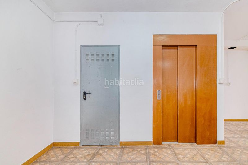 Foto d8c6b38c-b4d1-4ade-902f-dd171194000f. Edifici a calle almenillas a Íllora