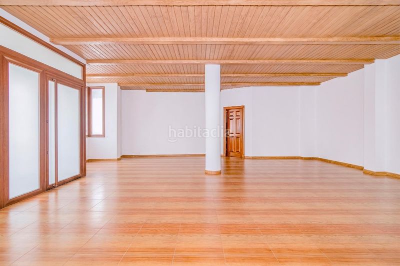 Foto dd8bc868-743d-4c38-8939-2cc2ae2fb8e6. Edifici a calle almenillas a Íllora