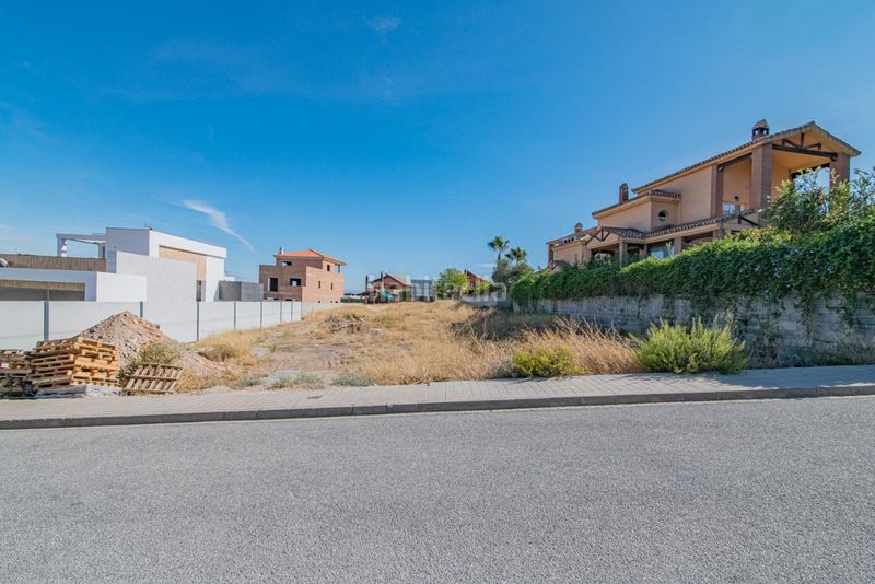 Foto bd47110c-59ed-48b4-8ce8-29c325113479. Terreny residencial a Dílar