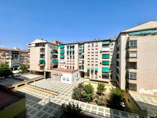 Lloguer Pis  Carretera carretera málaga. Gran piso en alquiler para estudiantes en urbanizacion las perla