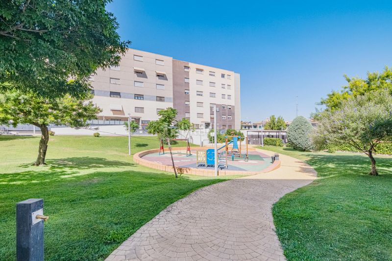 Foto b15a644d-8b5c-4c1d-9cae-5247b107001e. Planta baixa amb aparcament piscina a Carretera de Granada-La Alcazaba Alhendín