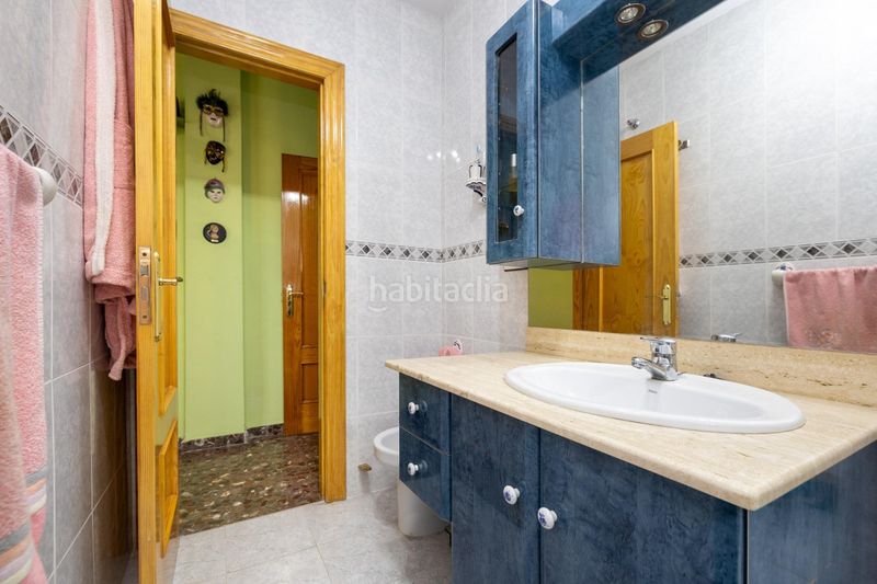 Foto ce8f7502-1d2c-417d-84db-999a10a62b96. Casa adossada amb aparcament a Maracena