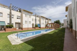 Maison jumelée  Carretera motril. Adosado en venta en alhendín con piscina comunitaria