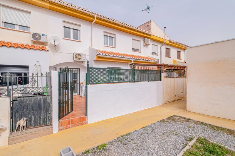 Foto a185257e-ec62-46b1-ab50-834fe5d2f835. Casa adossada amb aparcament a Barrio de la Vega Monachil