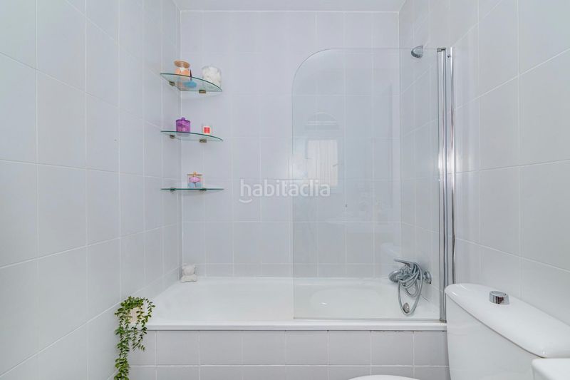 Foto d228b3d1-4b3a-495f-9ee0-4a0f52541357. Casa adossada amb aparcament a Barrio de la Vega Monachil