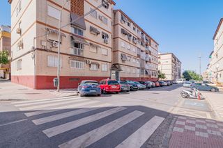 Pis a Calle calle martín pérez de ayala 1. Buscas un hogar amplio, cómodo y eficiente en granada capital?
