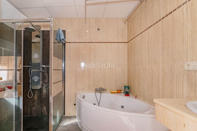 Foto 6f8d4107-7bda-4719-b781-693fa9d482f1. Casa aparellada amb calefacció aparcament piscina a Armilla
