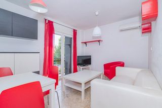 Piso  Calle calle antequera. Piso de 2 dormitorios con garaje y trastero