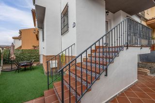 Casa  Calle antonio gala. Encantadora casa reformada en ogijares con vistas y espacios par