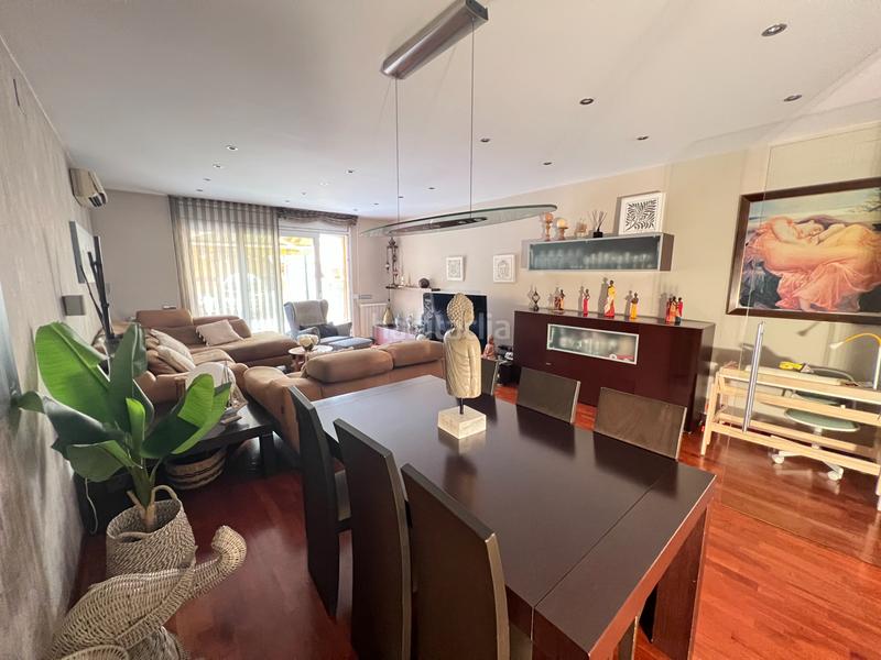 Foto 00d46b65-0540-41fb-99d0-fc73c23b530c. Casa a schiera con riscaldamento parcheggio in Gràcia Sabadell