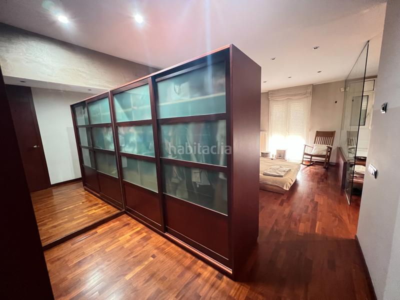 Foto 0157b77d-c00e-42c8-b3d4-076f9f101d7e. Casa a schiera con riscaldamento parcheggio in Gràcia Sabadell