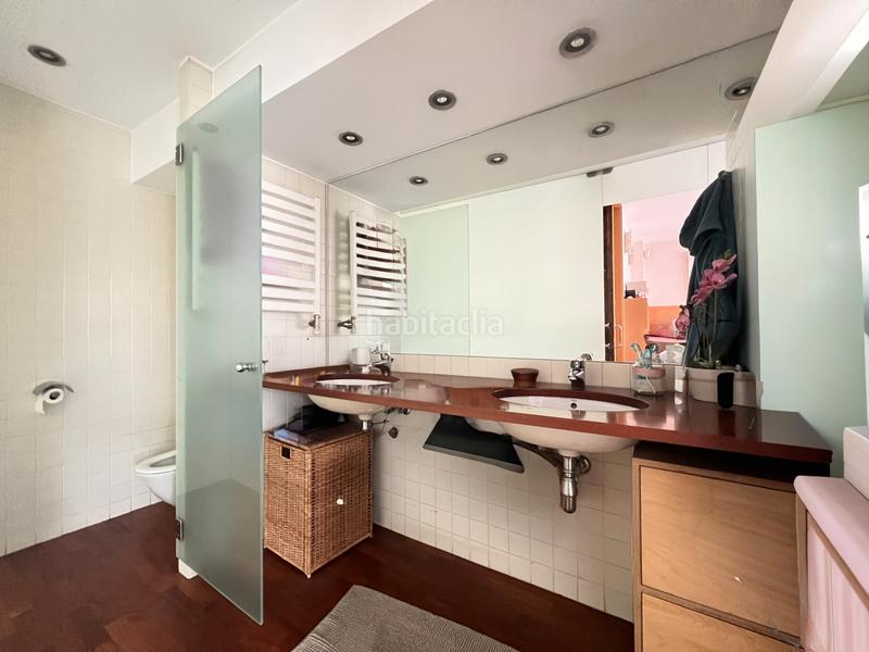 Foto 2d7e36a2-615b-4682-b121-e40a284b97e0. Casa a schiera con riscaldamento parcheggio in Gràcia Sabadell