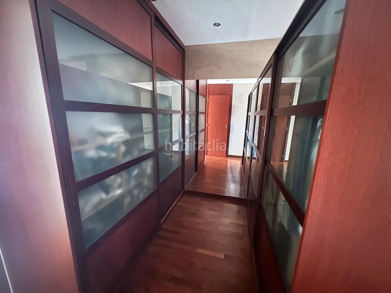 Foto 660ea9fd-95fe-4f09-af81-ba4882e7b29f. Casa a schiera con riscaldamento parcheggio in Gràcia Sabadell