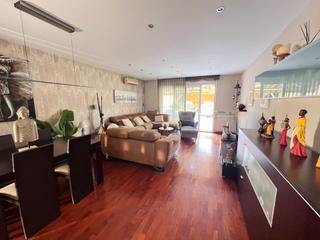 Casa adossada  Carrer de joanot martorell
