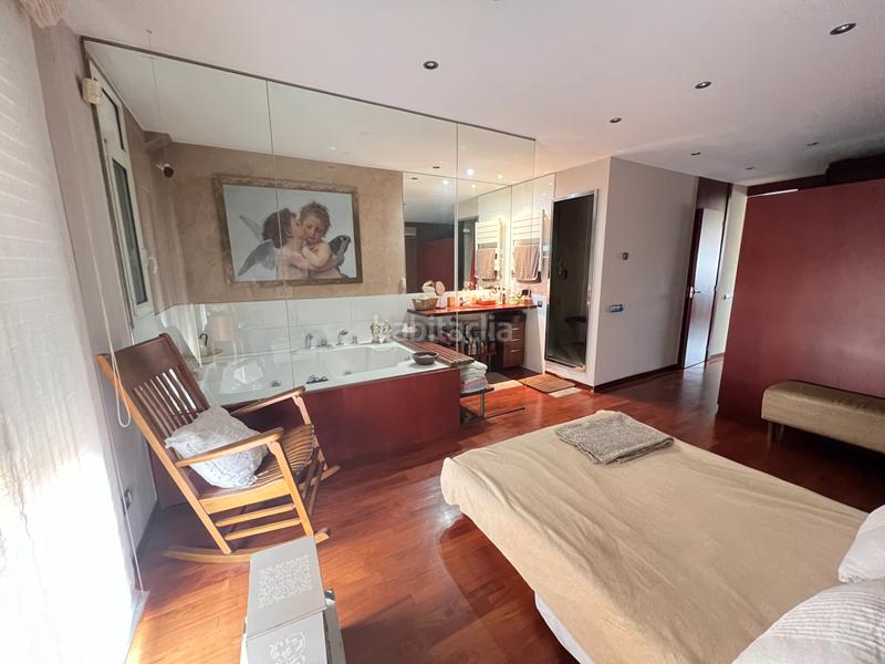 Foto 019937be-89f6-47c9-8835-123e970e53c5. Semi detached house with heating parking in Gràcia Sabadell