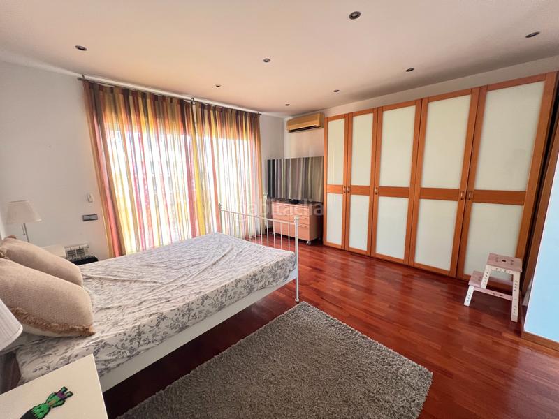 Foto 38cf334f-f5ac-463a-8d22-fe18bed22320. Semi detached house with heating parking in Gràcia Sabadell