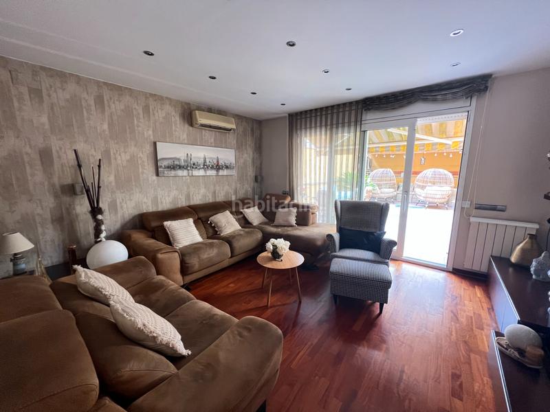 Foto 49d56ef5-b34c-49d9-946f-c493a0dc016b. Semi detached house with heating parking in Gràcia Sabadell