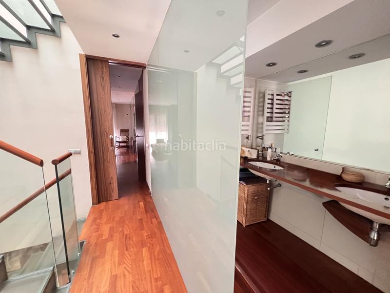 Foto 4c840bd7-d493-494e-a235-7324cd7de30e. Semi detached house with heating parking in Gràcia Sabadell