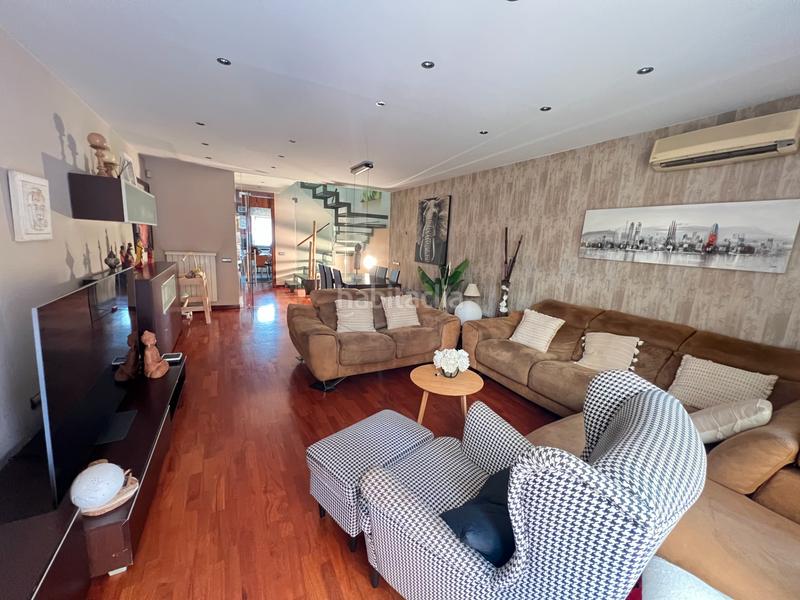 Foto 4cf7ed5a-39c0-4c5a-bff7-acadd38c6b9a. Semi detached house with heating parking in Gràcia Sabadell