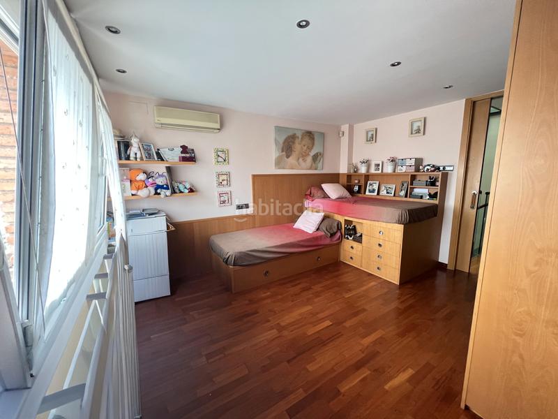 Foto 6bc26bb8-21f0-4473-8ecc-e9fbef9f346f. Semi detached house with heating parking in Gràcia Sabadell