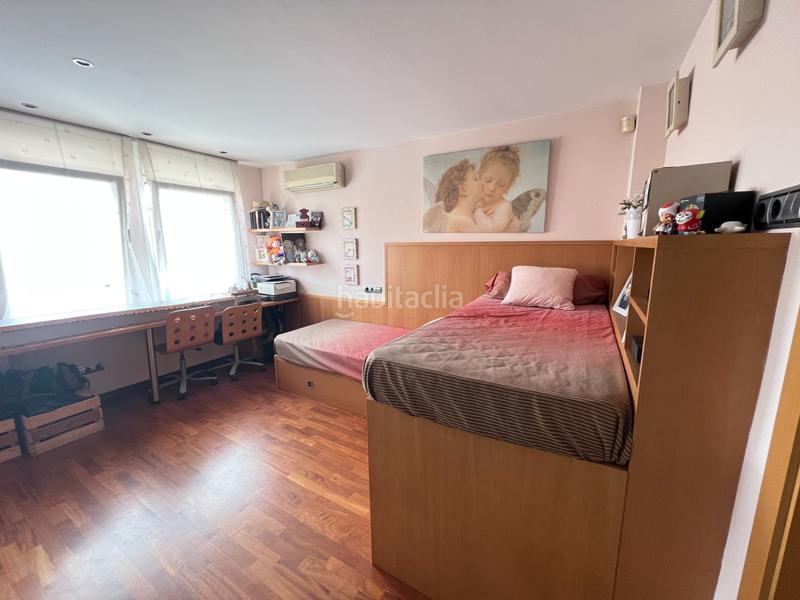 Foto c0ebc8a1-cfea-46c2-9988-ef15e1fcc73a. Semi detached house with heating parking in Gràcia Sabadell