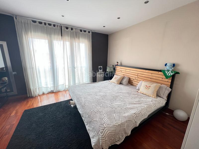 Foto cef69bc5-6c29-4b04-a05d-30a346997f58. Semi detached house with heating parking in Gràcia Sabadell