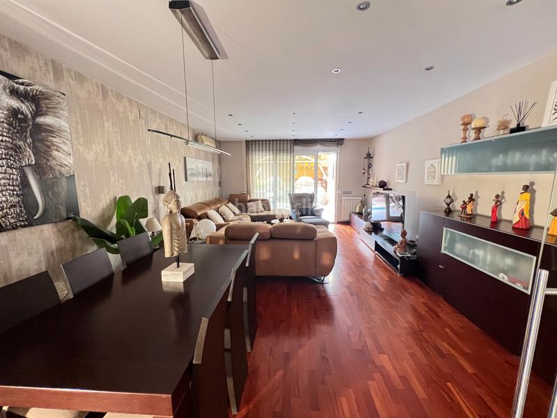 Foto ea238758-b2e6-43d0-ba63-394b071a7025. Semi detached house with heating parking in Gràcia Sabadell