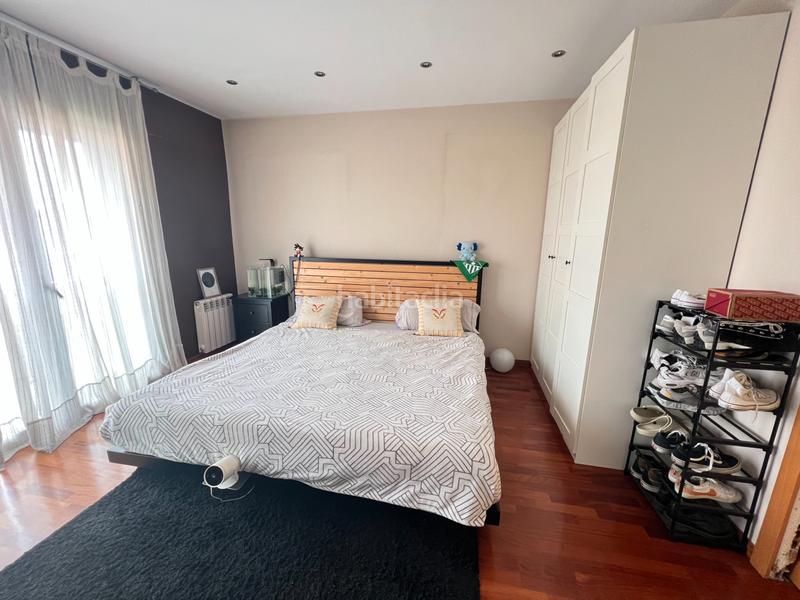 Foto f57a6477-2d9a-4786-aa89-2923e1417e89. Semi detached house with heating parking in Gràcia Sabadell