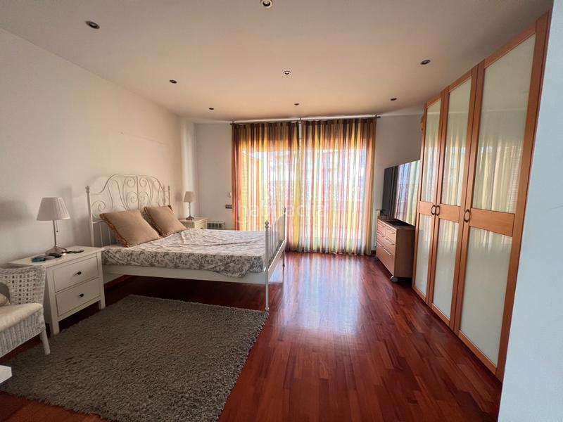 Foto f85ced54-7d15-43c9-aac9-17d733111a70. Semi detached house with heating parking in Gràcia Sabadell