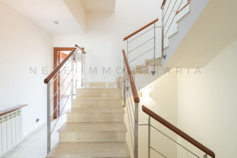 Foto 7bd69583-a230-4836-887a-66d4d75d1a08. Casa adossada amb xemeneia calefacció aparcament a Sabadell